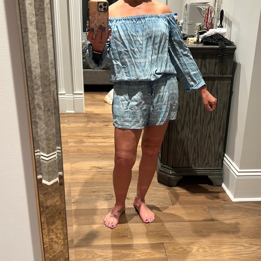 Chelsea & Violet romper great for on between season size L